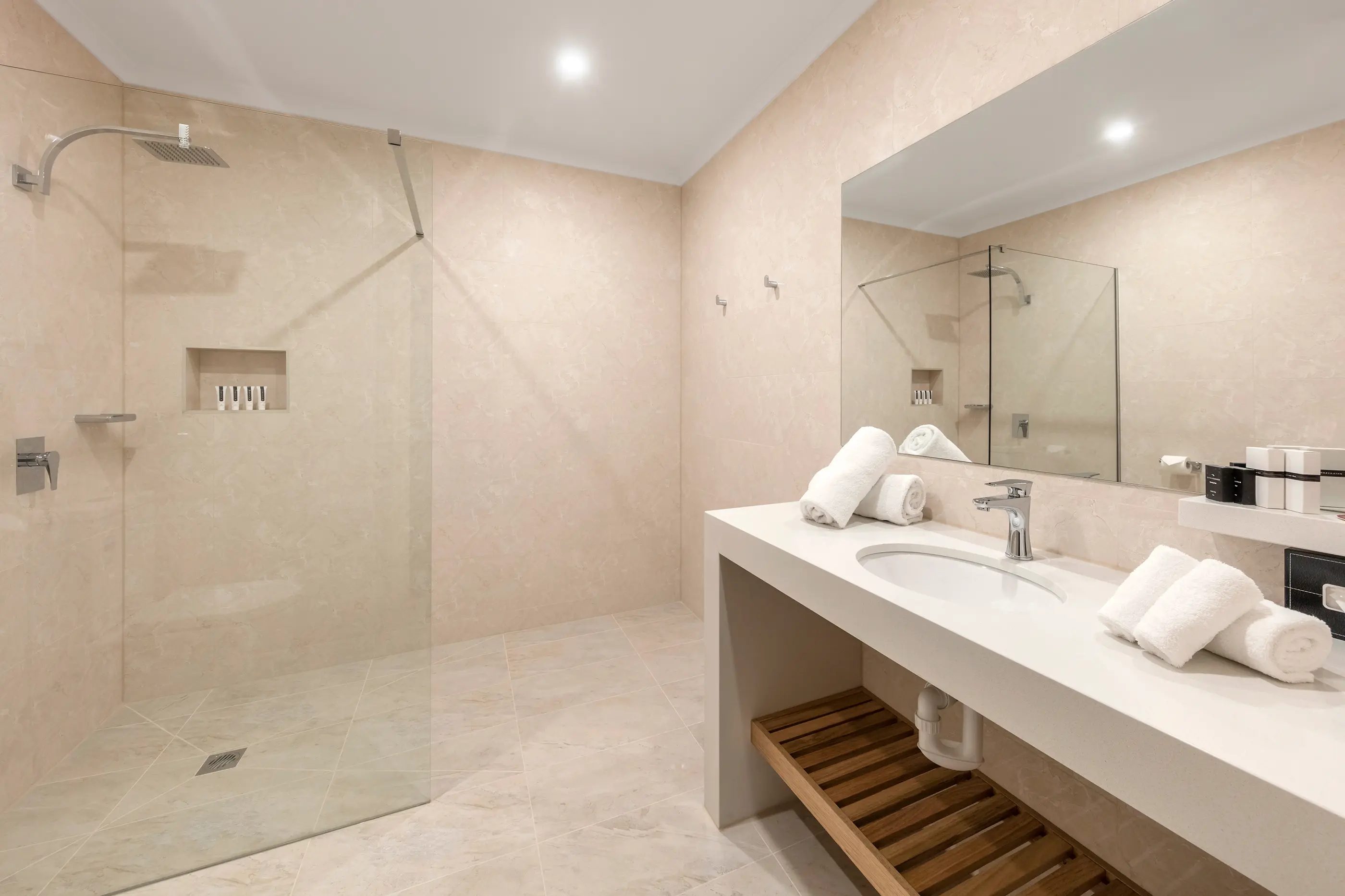 Executive Queen Bathroom