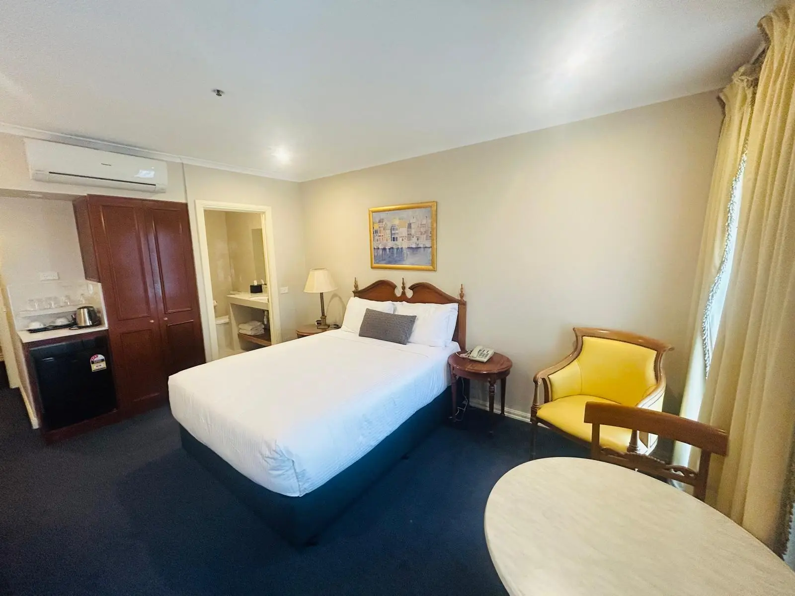 Standard Queen Room